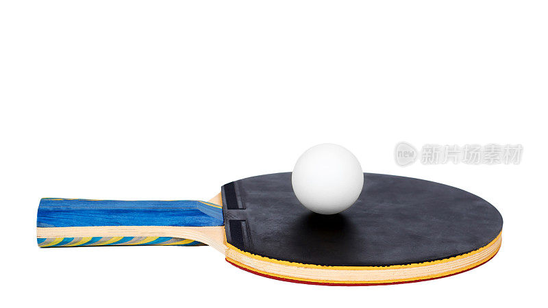 乒乓球拍和球的切割，孤立在白色的背景。复制空间、模板