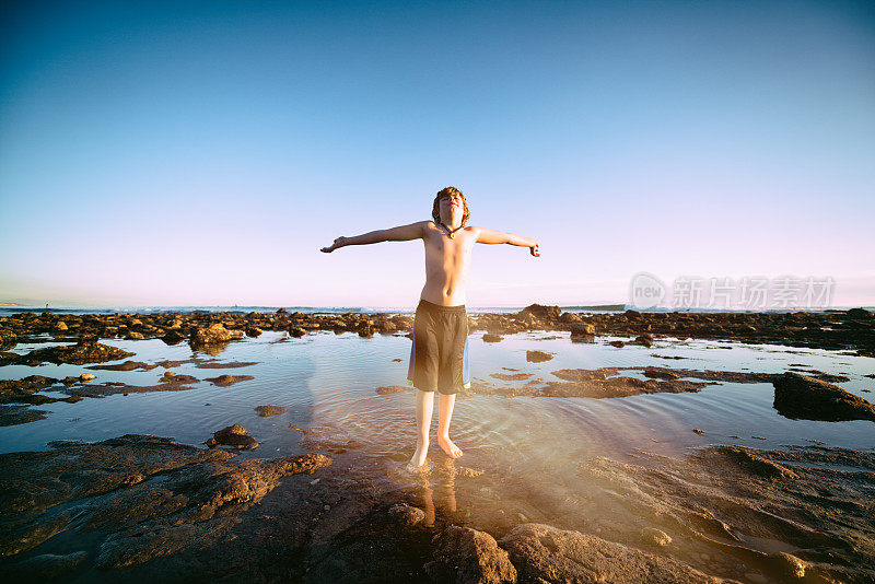 信仰和爱在海洋上