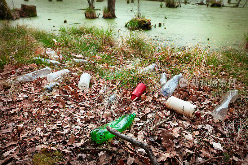 大自然中的塑料垃圾