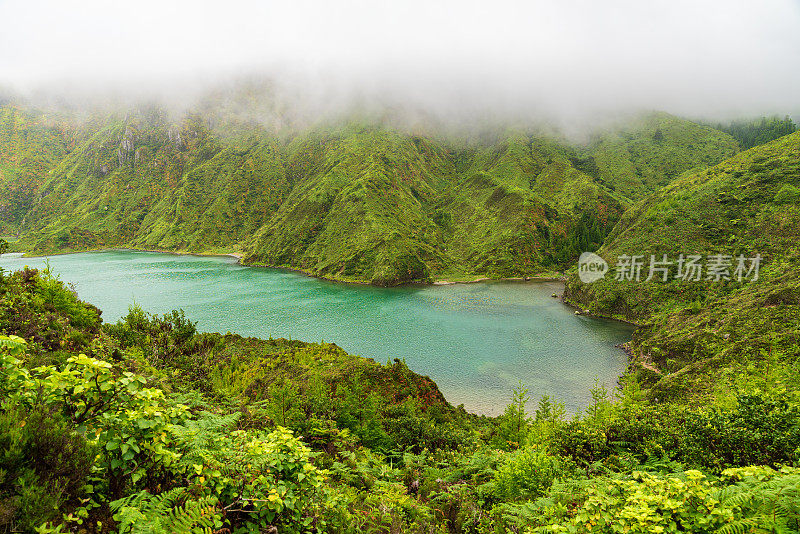 亚述尔群岛-火湖泻湖