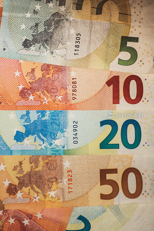 欧盟欧元纸币与欧洲地图