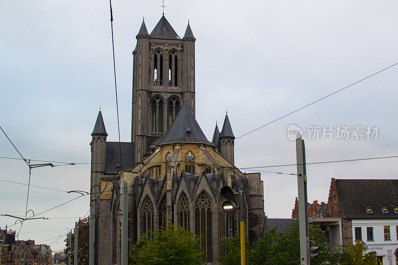 圣尼古拉斯教堂正面(Sint-Niklaaskerk)在根特，比利时，欧洲