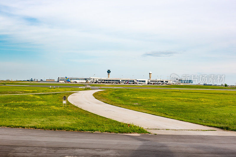加拿大安大略省GTA上的多伦多皮尔森国际机场场景。