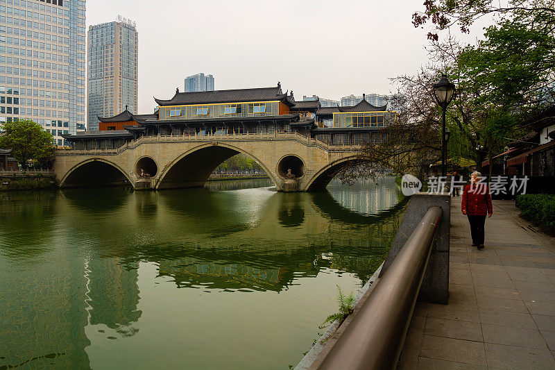 安顺大桥横跨中国四川省成都市晋江。