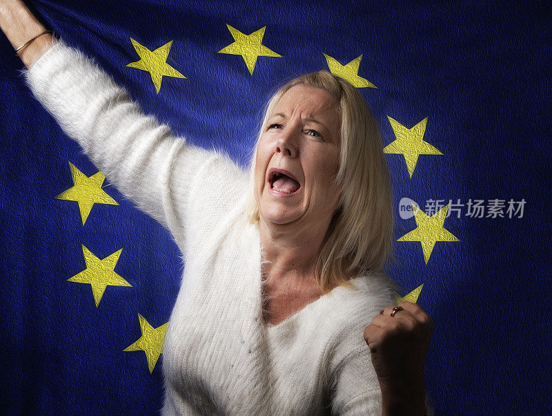 戴着欧盟旗帜的金发女人