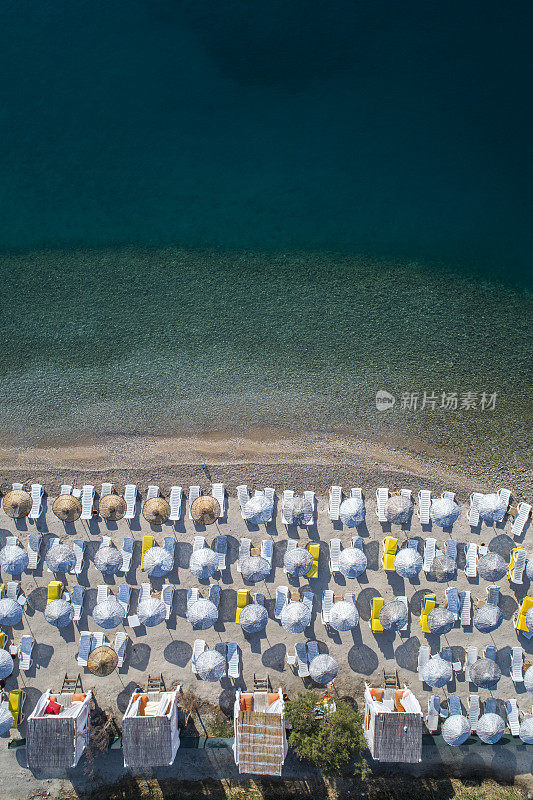 海滩和日光浴床。Marmaris——土耳其