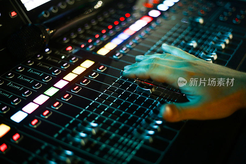 声音系统控制面板和音乐面板与DJ设置