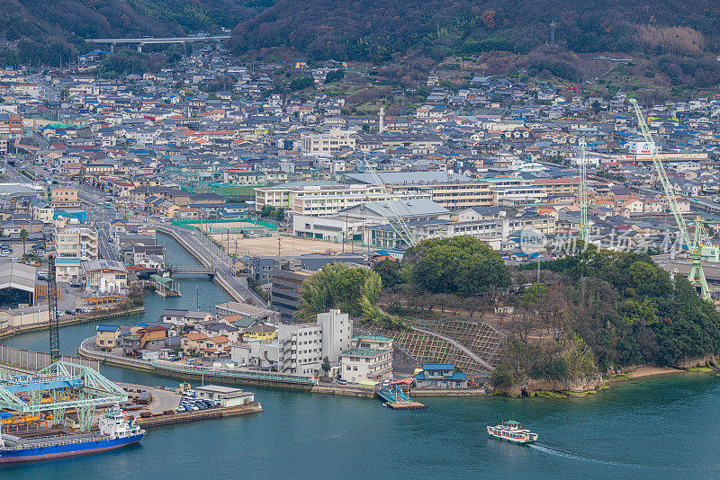 从仙草山俯瞰尾道港口城