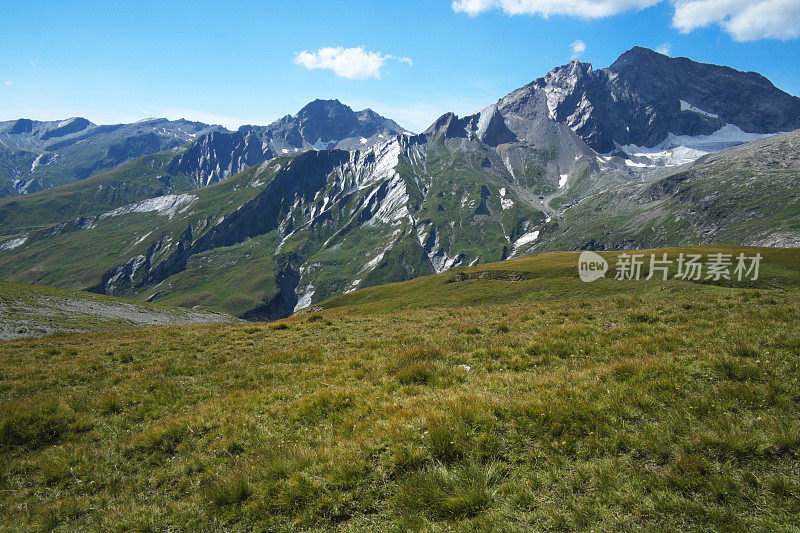 法国阿尔卑斯山的山脉景观