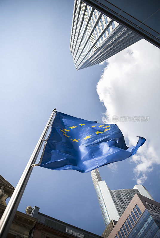 法兰克福中央银行飘扬的欧洲国旗