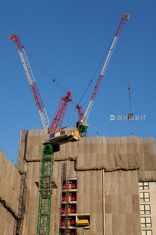 正在建设中的现代化办公室