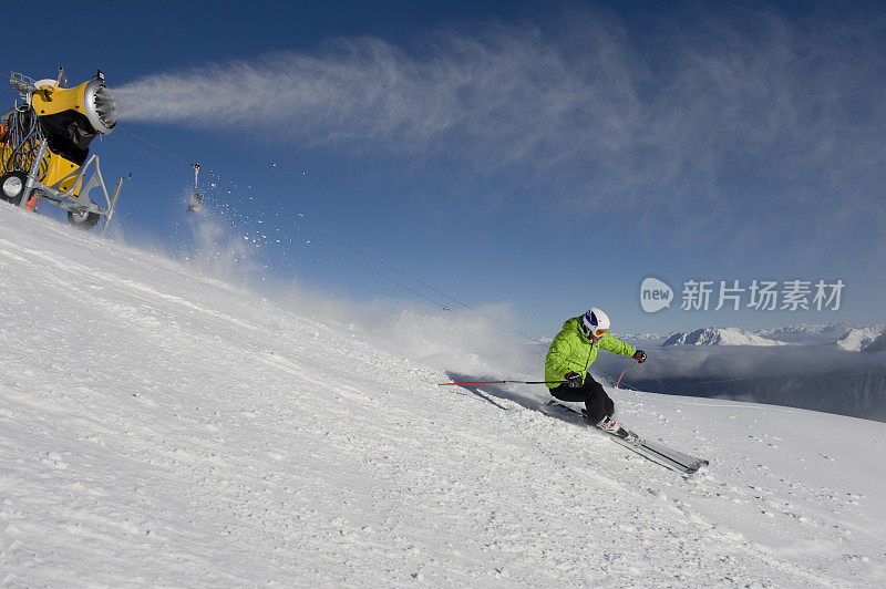 用雪炮滑雪