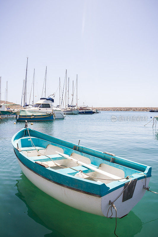 在戈佐马里纳划船，马耳他