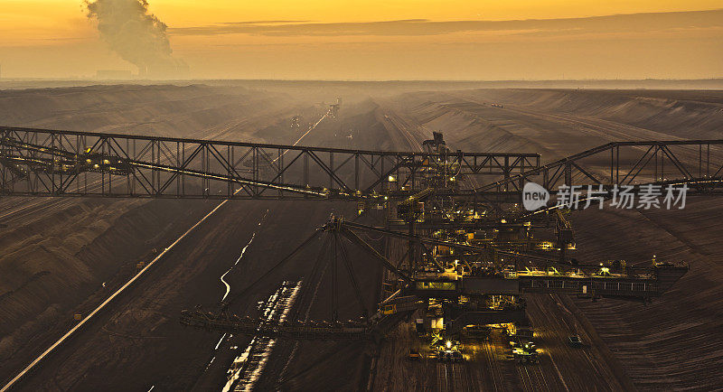 褐煤露天开采和巨型机械