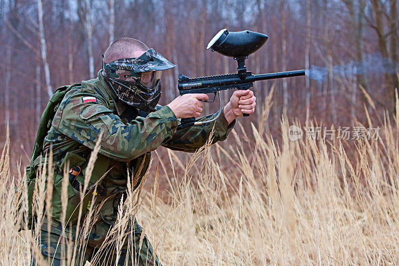 彩弹射击运动员