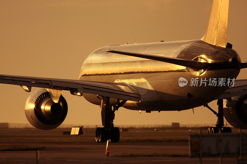 航空公司在日落时分