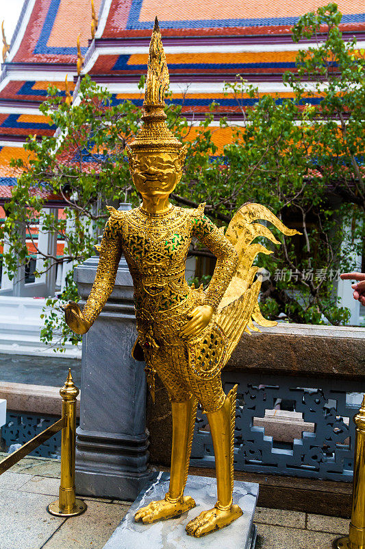 曼谷玉佛寺的黄金恶魔守卫