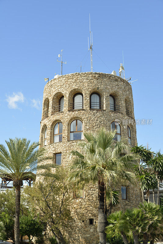 巴努斯港古老的摩尔人瞭望塔