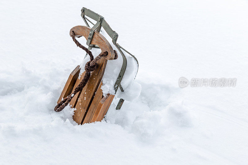 雪橇在雪