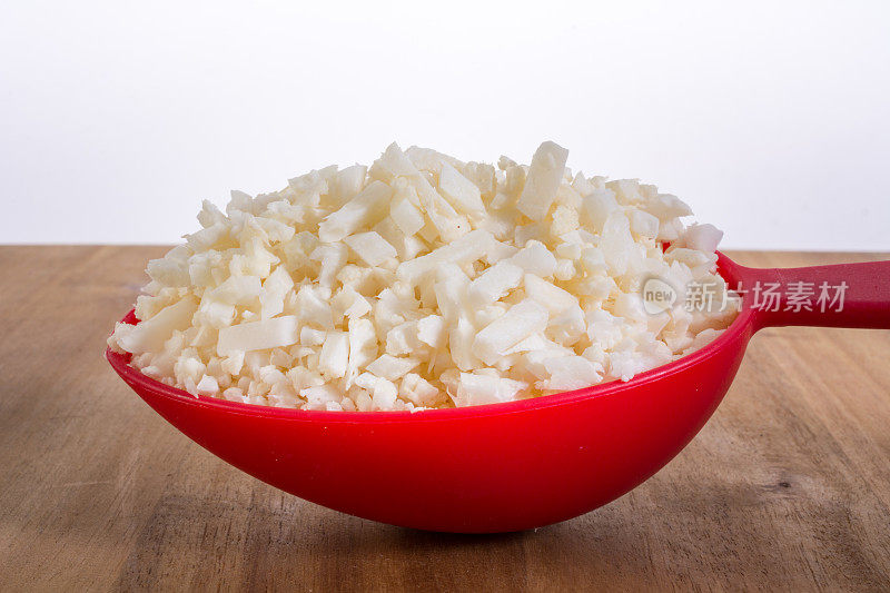 用菜花代替米饭，不含碳水化合物