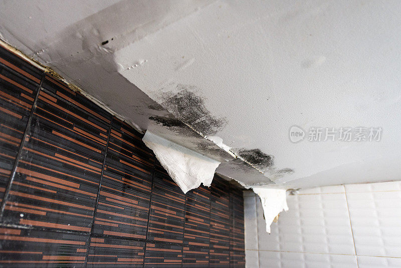 天花板漏水损坏
