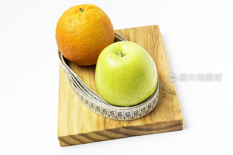 橘子和苹果，用卷尺围起来