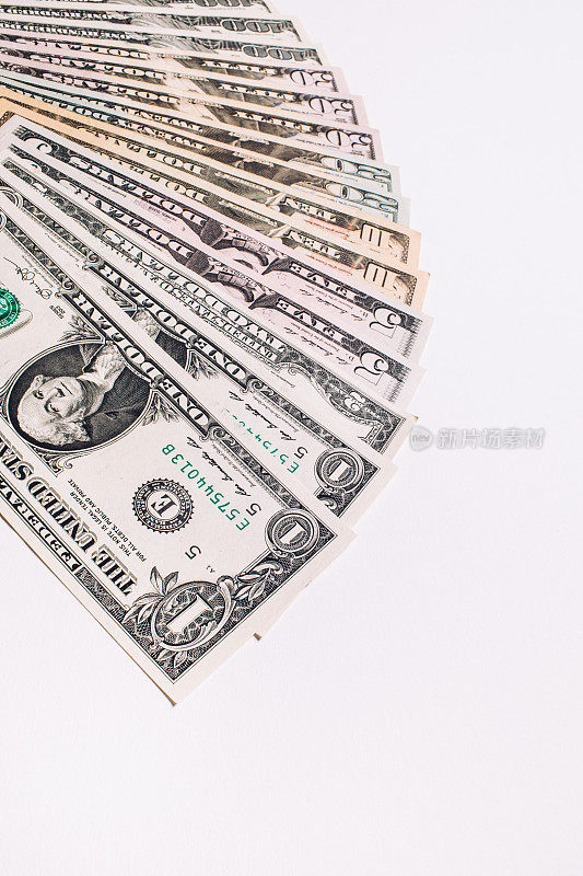 美国钞票的白色背景。