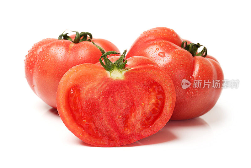 多汁的红色番茄孤立的白色背景
