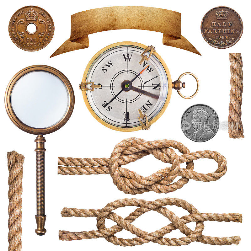 一套航海绳结，旧硬币，放大镜和指南针孤立在白色背景上。