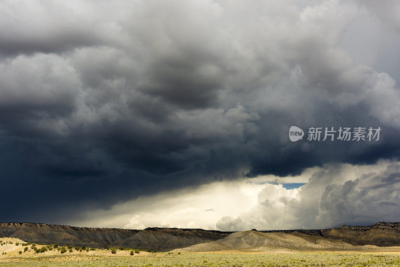 犹他州-夏季滚动雷雨