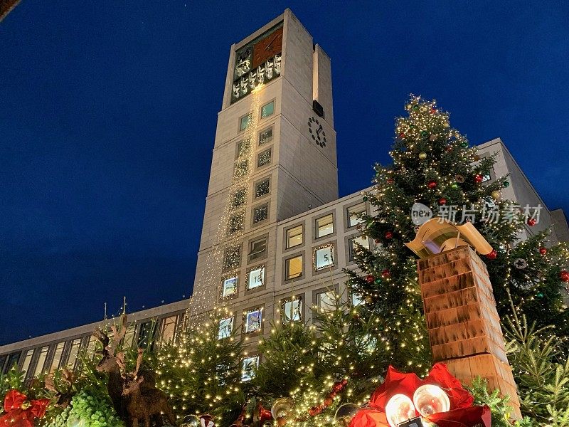 斯图加特市政厅和圣诞节装饰
