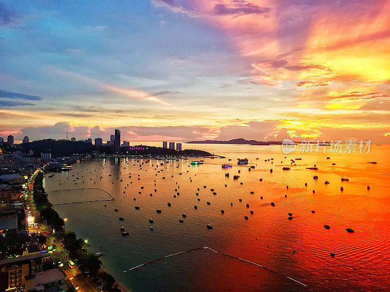 芭堤雅城高角度观赏夏日落日