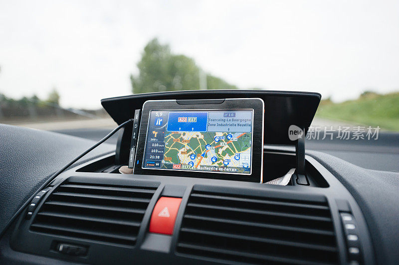 车内装有GPS全球定位系统