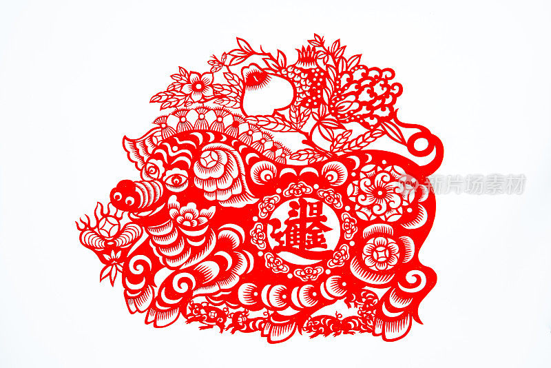 中国传统剪纸艺术图案、花窗。象征着幸福和好运。中国新年装饰元素。(肥猪拱门)猪年。中国传统的猪剪纸艺术图案。猪剪纸