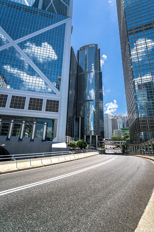 香港市中心空无一人的城市道路