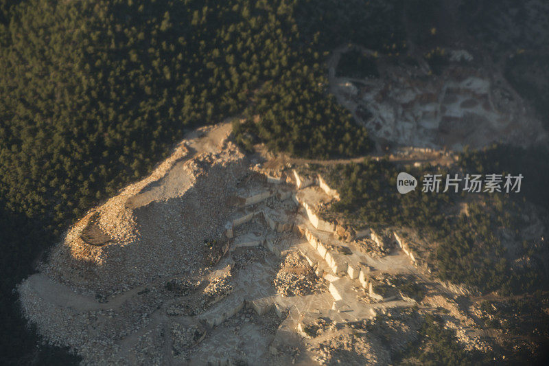 土耳其博德鲁姆附近的戈科娃湾爱琴海沿岸的燃煤热电厂