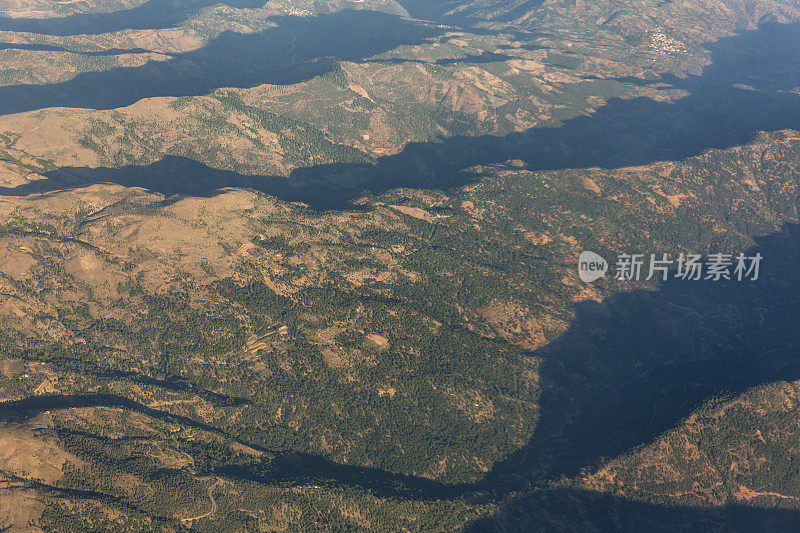 土耳其安纳托利亚乡村的岩石山顶