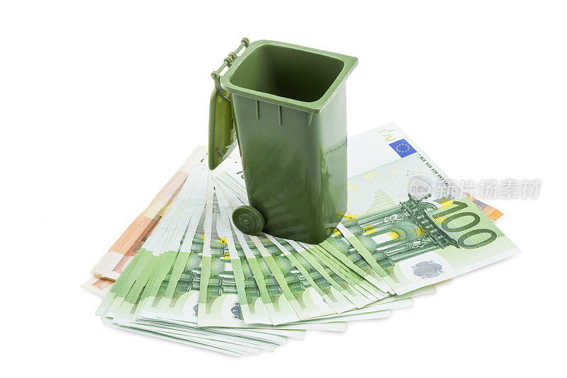 绿色回收箱和欧元钞票-废物处理成本上升的概念