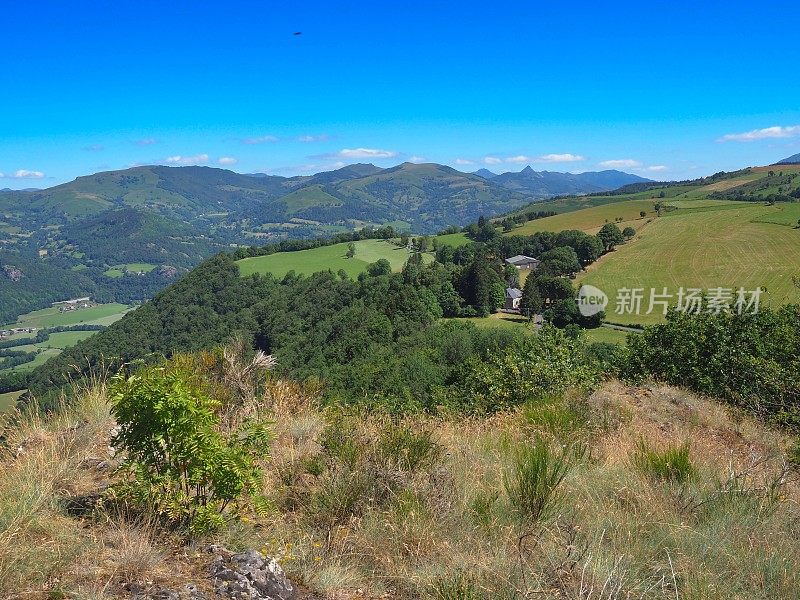 法国康塔尔山脉的火山景观