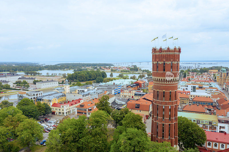 卡尔玛城市景观，水塔附近，Ölandsbron桥的背景