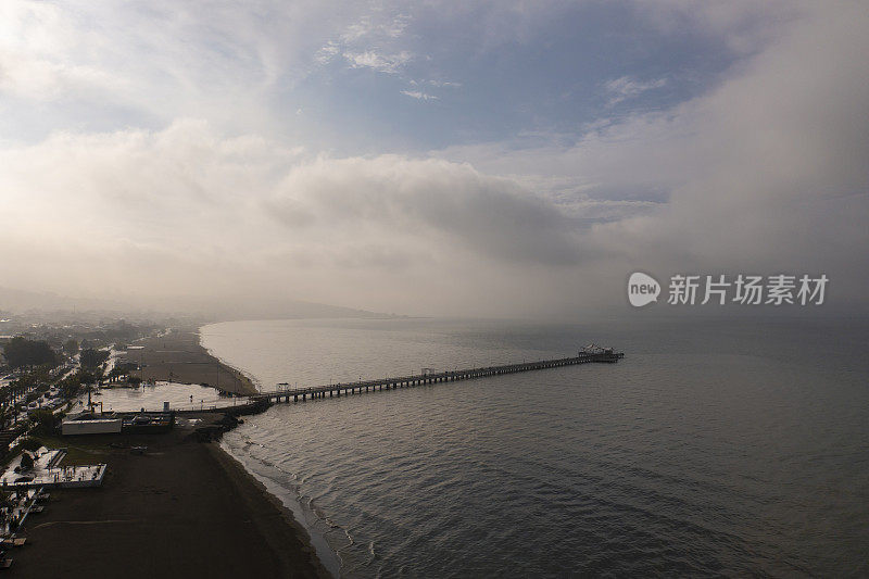 土耳其萨姆孙市阿塔库姆的鸟瞰图。