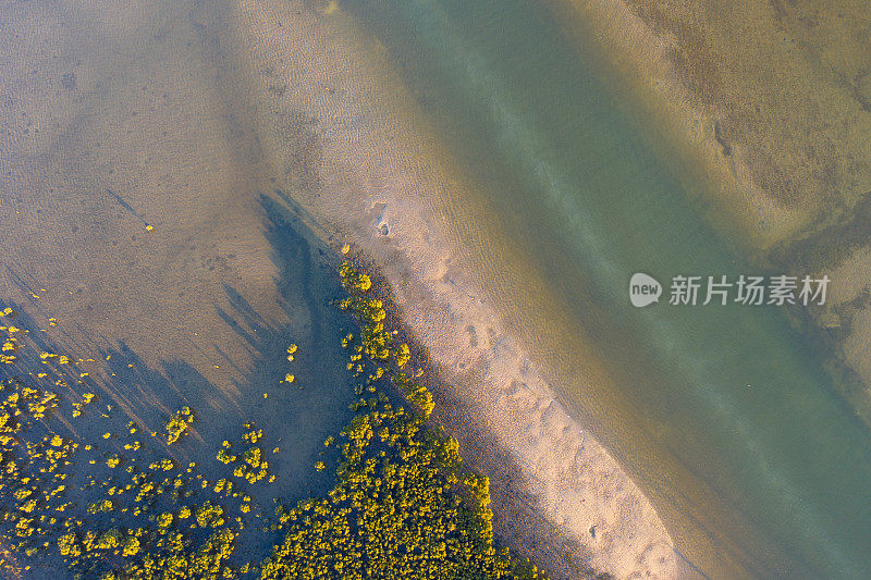 莫宁顿半岛日落时的空中自然景观