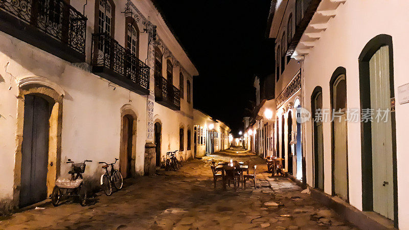 巴西里约热内卢历史村庄Paraty的夜景。保存了葡萄牙殖民地和巴西帝国的自治市