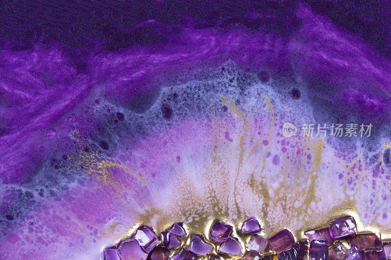 紫色波浪效果背景用紫色矿物、树脂艺术制作