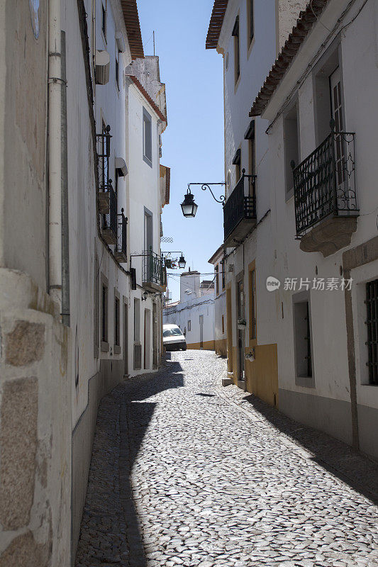 葡萄牙Evora的狭窄街道