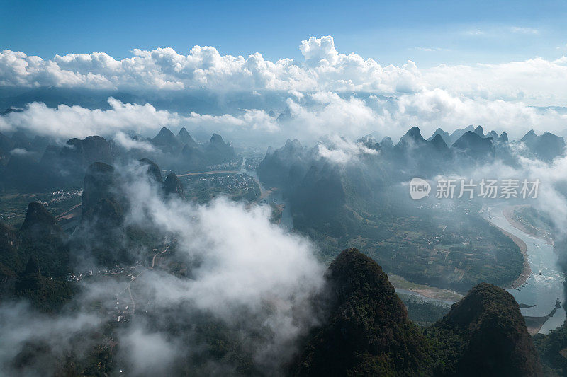 桂林阳朔县雾天大景观鸟瞰图