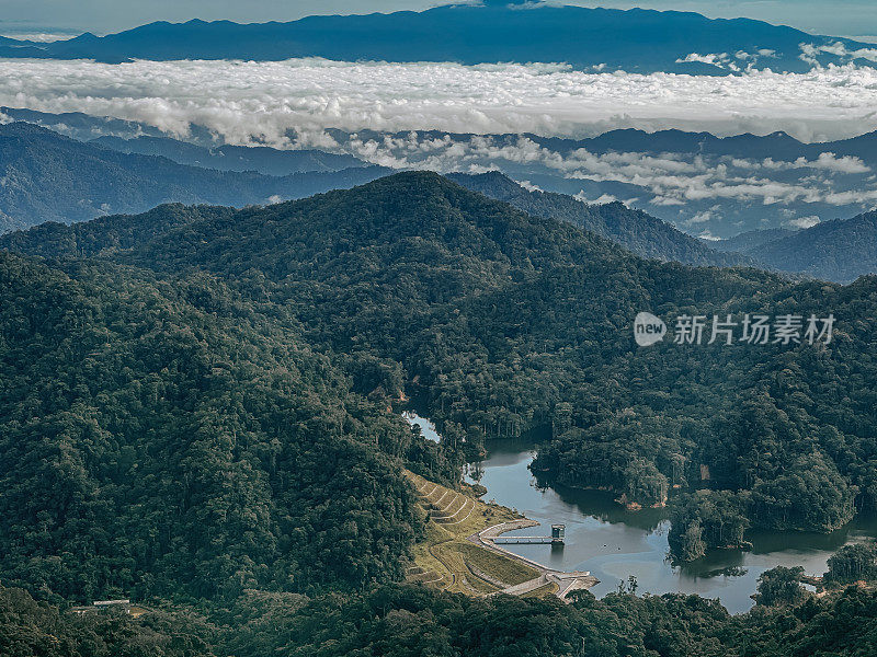 鸟瞰云海景观坝湖林山清晨云顶高地