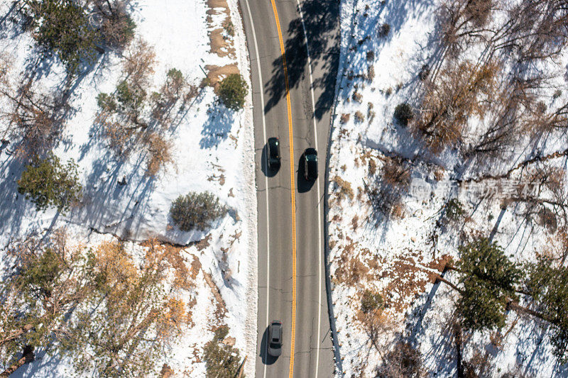 积雪山路