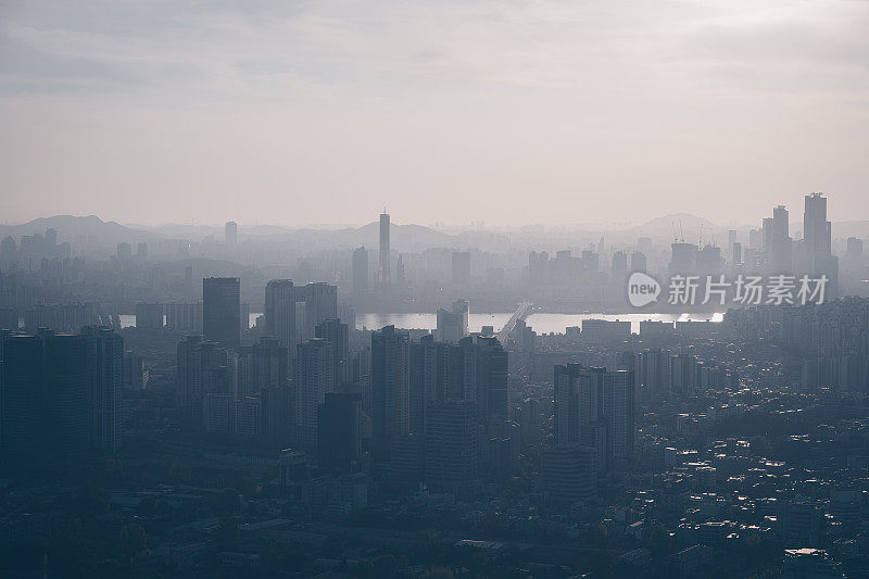 日落时分的韩国首尔城市天际线