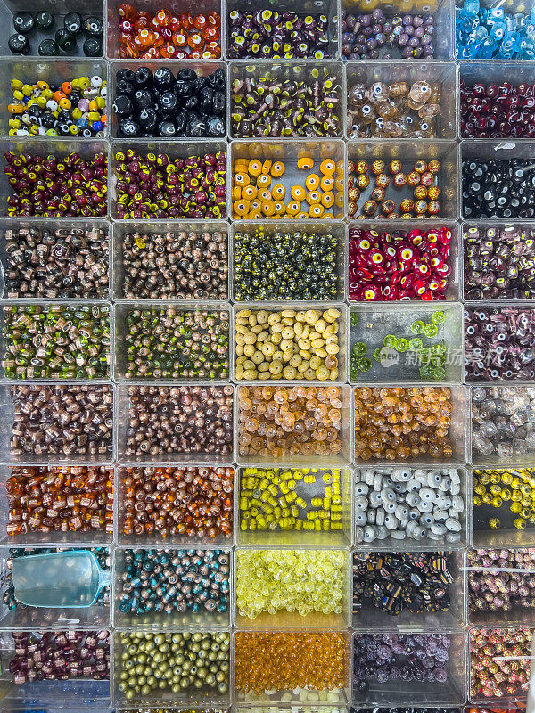 各种单独分类的珠子，俯视图